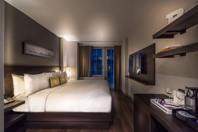 Room, King Bed, French Balcony, Corner، The Bernic Hotel New York City Tapestry Collection By Hilton 1/5