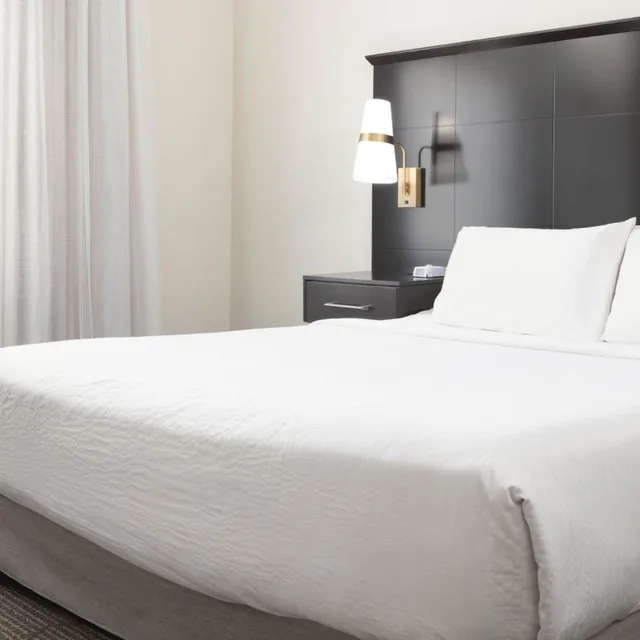 غرفة بسرير كينج لذوي الإعاقة، Staybridge Suites Phoenix - Chandler 2/4