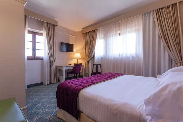 غرفة قياسية بسرير مزدوج، VIlla San Lucchese 1/10
