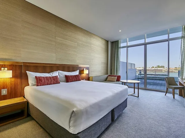 Bliss, Double Bed, Bathtub, The Sebel Mandurah 6/10