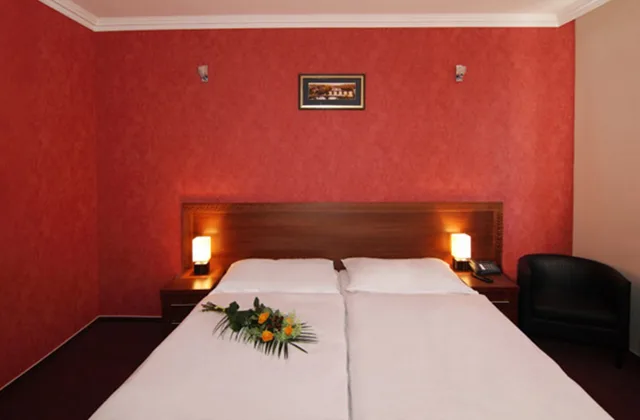 Room, Triple, Pool Access، Relax Inn Hotel Prague 1/4