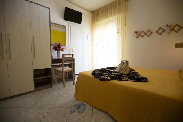 غرفة عائلية رباعية بسرير مزدوج وسرير فردي مع أريكة، Hotel Gloria 6/9