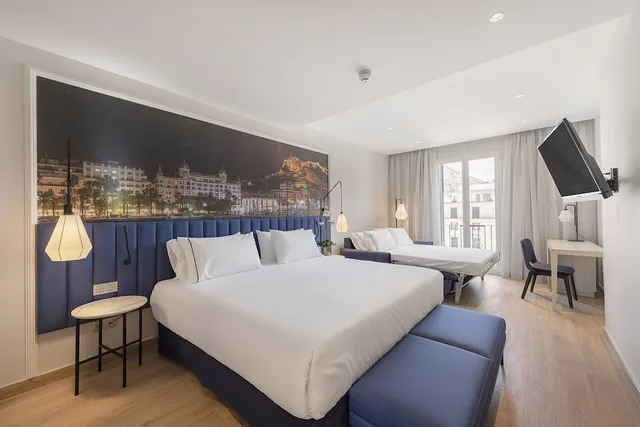 غرفة ديلوكس ثلاثية بسرير مزدوج مع أريكة، Eurostars Mediterranea Plaza 2/10