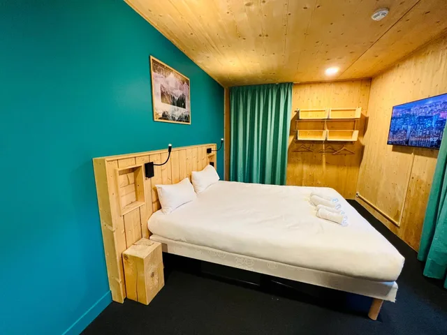 غرفة بسرير مزدوج أو سريرين منفصلين، The People Hostel-Les 2 Alpes 2/6