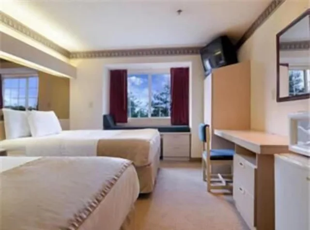 غرفة بسريرين كوين للمدخنين، Microtel Inn &amp; Suites by Wyndham Union City/Atlanta Airport 1/3