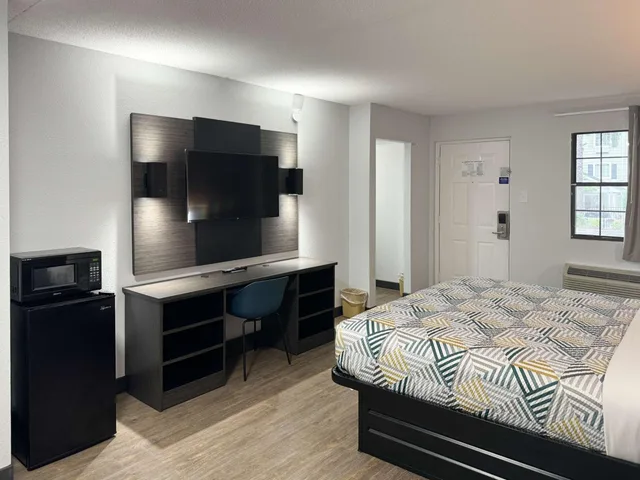 غرفة بسرير كينج، Motel6 Huntsville, AL - University Dr 3/10