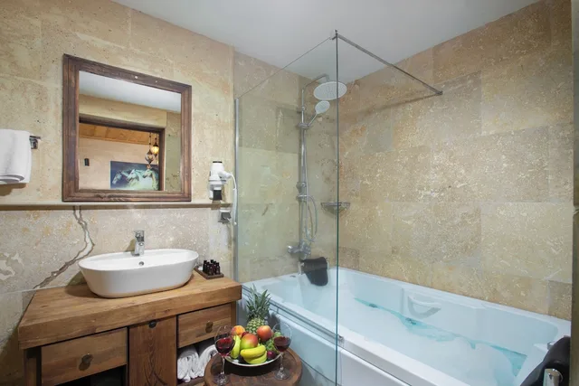 Stone, Superior, Twin Beds, Hot Tub، Cappadocia Pyramid Stone House 4/4