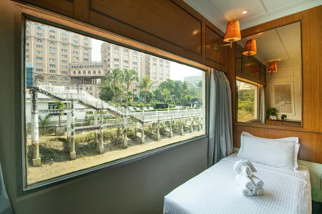 River, Cabin, River View, Polo Floatel Kolkata 1/2