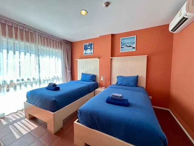 Family, King and Twin Beds, Pool Access، Grandblue Resort 5/10