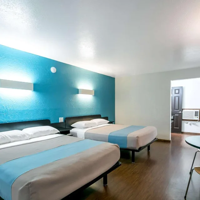 2 Queen Beds - Non-Smoking, Mini Fridge، Motel6 Missoula MT - University 5/10