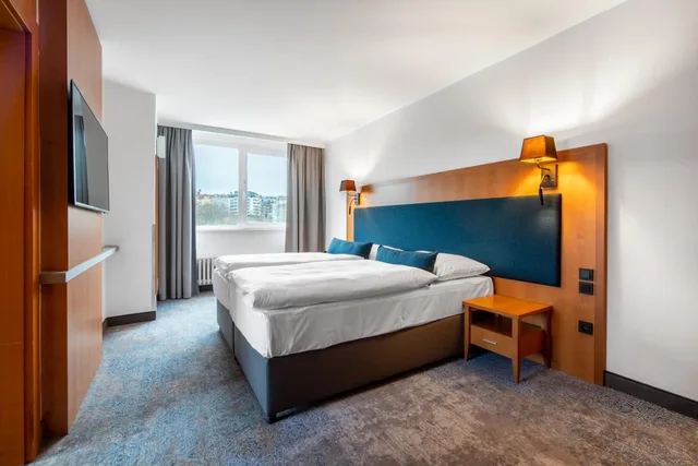 Classic, Suite, King Bed, Pool Access، OREA HOTEL PYRAMIDA 6/10