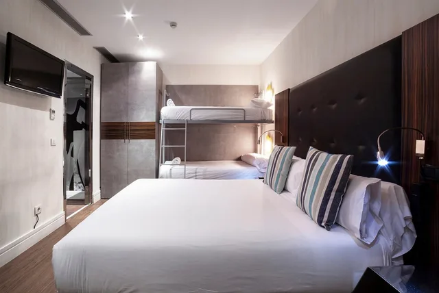 غرفة قياسية رباعية، Petit Palace Tamarises 2/10