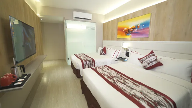 Deluxe, Double Bed, Red Hotel Cubao 2/4