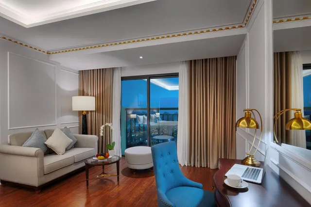 Deluxe, Queen Bed, Bay View، Flc Ha Long Bay Golf Club And Luxury Resort 7/10