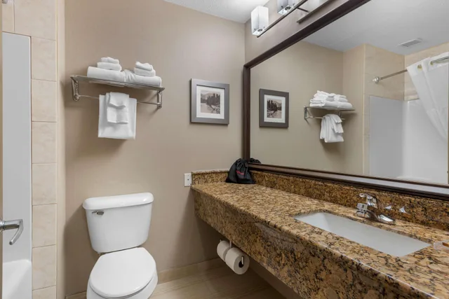 غرفة بسرير كينج، Best Western Plus Fernie Mountain Lodge 7/10