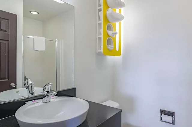 غرفة بسرير كوين للمدخنين، Motel6 Riverton, WY 10/10