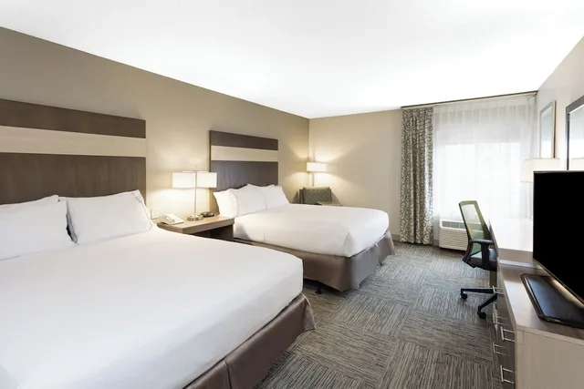 جناح بسريرين كوين بإطلالة على الجبل مع أريكة، Holiday Inn Express Princeton I-77 3/6
