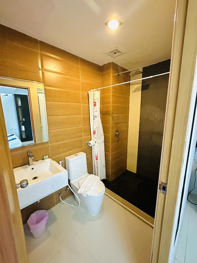 غرفة ديلوكس بسرير كينج بشرفة، Hallo Patong Hotel 7/8