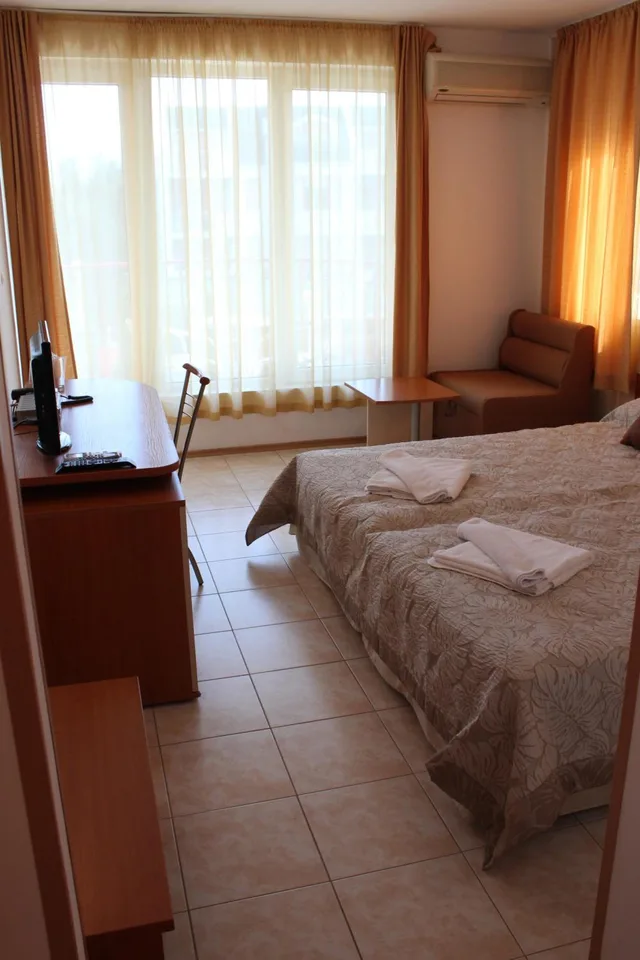 غرفة بسريرين منفصلين مع سرير إضافي، FAMILY HOTEL VENERA 1/7
