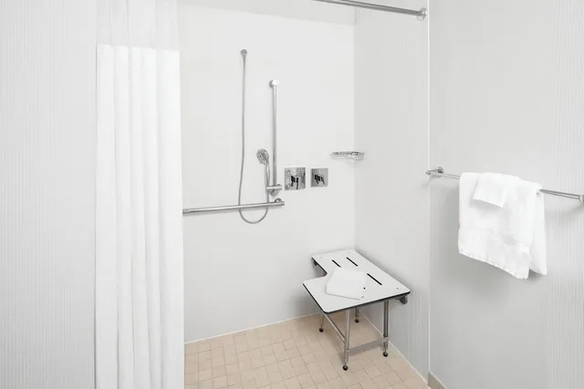 غرفة بسريرين كوين، Courtyard By Marriott Bowling Green Convention Center 5/5