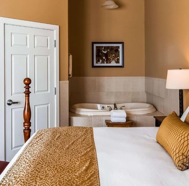 1 Bedroom, Apartment, Double Bed, Sofa, Jetted Tub, Kitchenette, Best Western Plus Dutch Haus Inn And Suites 4/6