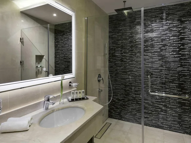 جناح تنفيذي بسرير كينج، موفنبيك القصيم(Movenpick Qassim) 3/3