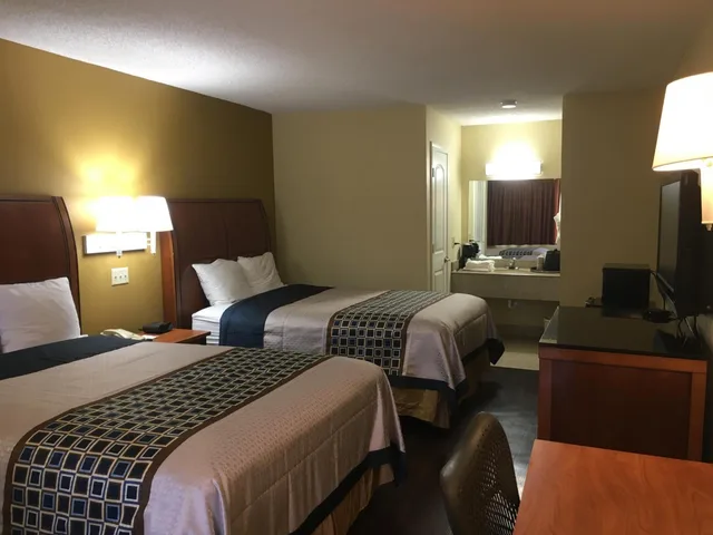 Room, Queen Bed, Navasota Inn 1/3