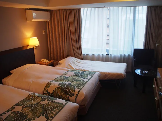 غرفة ديلوكس بثلاثة أسرّة مع سرير إضافي للمدخنين، Breezbay Hotel Resort And Spa 1/2