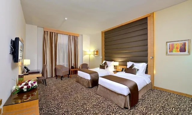 Deluxe Room with Two Twin Beds، Copthorne Hotel Sharjah 1/8