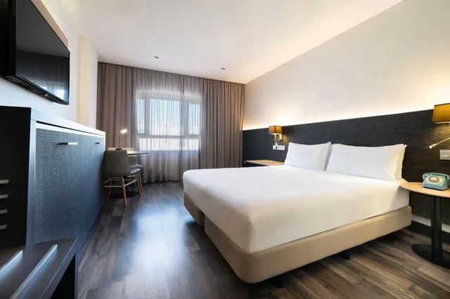 غرفة ثلاثية، Hotel Cadiz Paseo Del Mar Affiliated By Melia 4/10