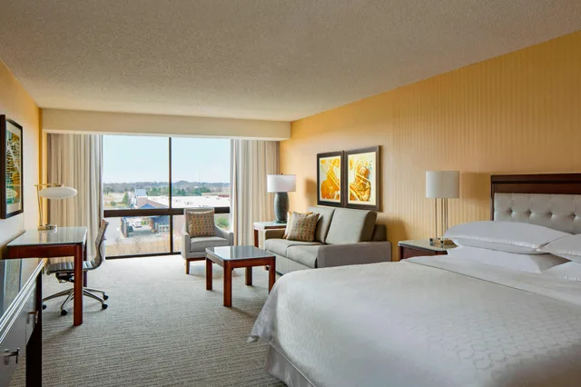 جناح جونيور، Sheraton West Des Moines Hotel 1/2