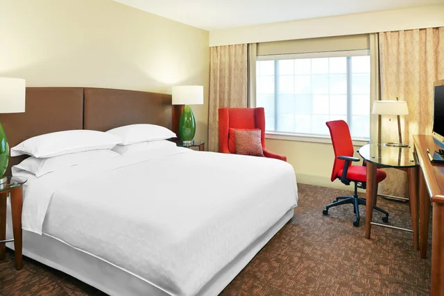 Club, King Bed, Sheraton Augusta Hotel 3/5