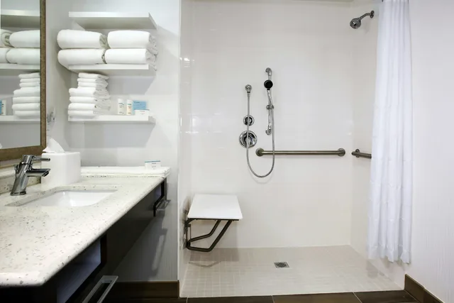 غرفة بسريرين كوين لذوي الإعاقة، Hampton Inn Suites By Hilton Baltimore Aberdeen Md 4/4