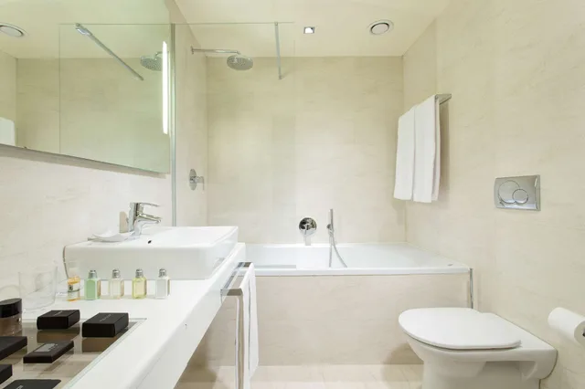 غرفة قياسية بسرير كينج وسريرين منفصلين للمدخنين، Best Western Plus Tower Hotel Bologna 9/10