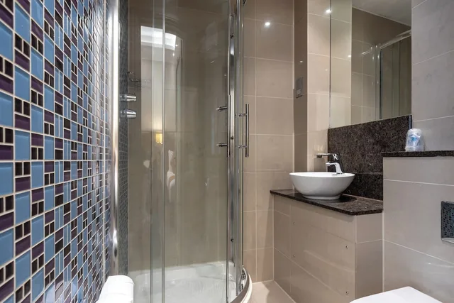 غرفة قياسية رباعية بسرير مزدوج وسريرين منفصلين، Sidney Hotel 4/4