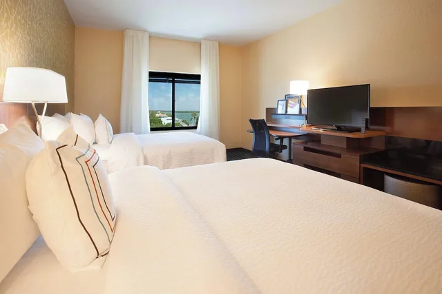 Room, 2 Queen Beds, Water View, Accessible، Fairfield Inn Suites Clearwater Beach 2/3