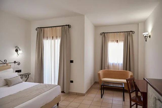 غرفة ديلوكس بسرير مزدوج بإطلالة على البحر بشرفة، Hotel Montecallini - Adult Only 14 2/7
