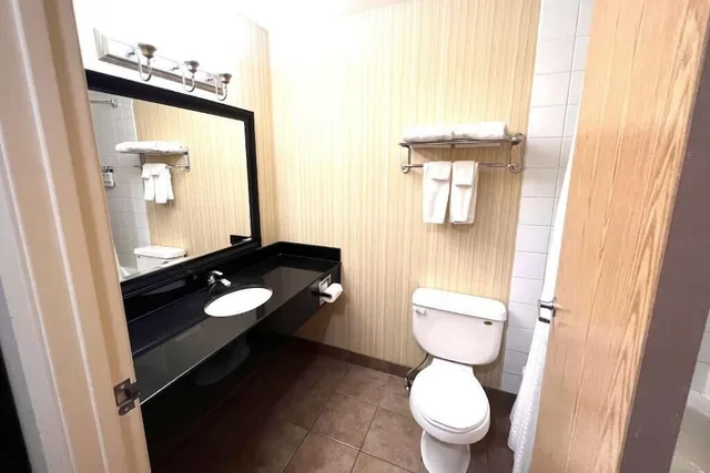جناح بسرير كينج بغرفة نوم واحدة، Ramada by Wyndham Prince Albert 4/5
