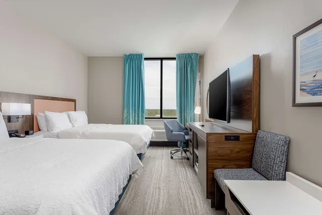 Room, 2 Queen Beds, Street View، Hampton Inn Suites Orange Beach Gulf Front 5/8