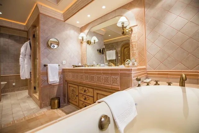 شقة غراند، Hotel de la Loze 2/2