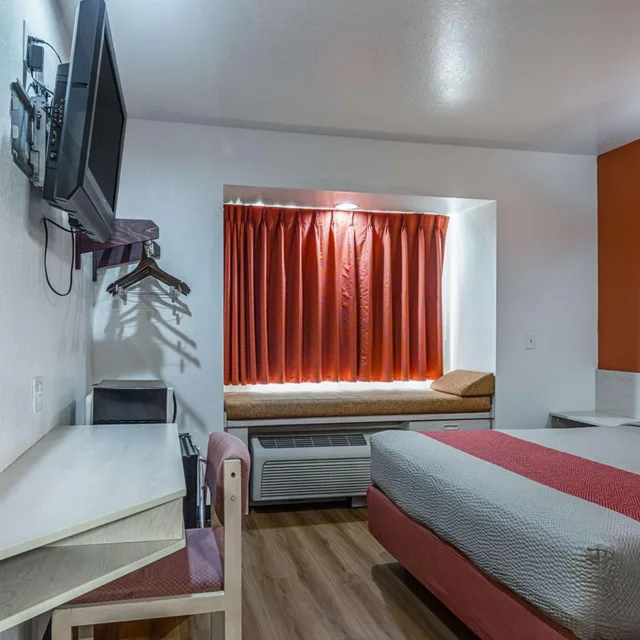 غرفة بسرير كوين، Motel6 McAlester, OK 3/10