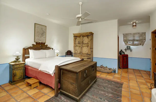 Room, Queen Bed, Garden View, Courtyard Area، Cibolo Creek Ranch Marfa 3/4