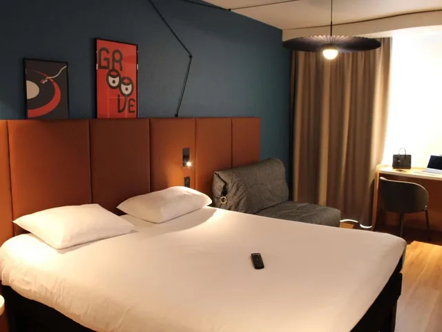 غرفة رباعية بسرير مزدوج مع أريكة، Ibis Bayeux Port En Bessin 6/10