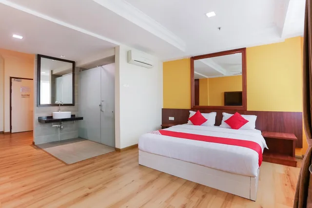غرفة بريميوم بسرير كينج، Collection O Hotel Super Cowboy 1/5