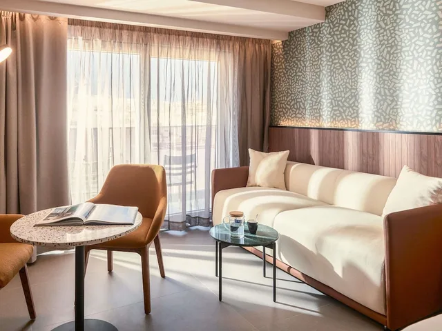 غرفة سوبيريور بسرير مزدوج مع أريكة، Novotel Malta Sliema 2/4