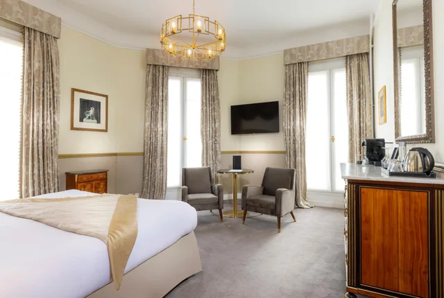 جناح جونيور بسرير كينج، Hotel Claridge 8/10