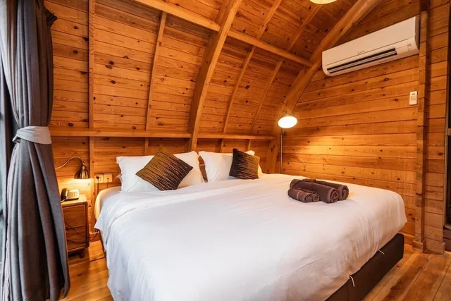 Lake, Villa, King Bed, Khum Damnoen Resort 2/2