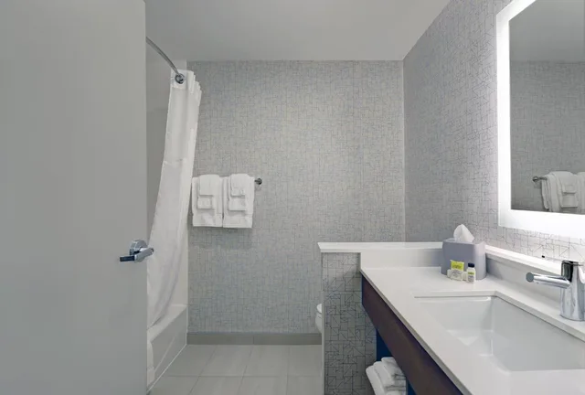 جناح بسرير كينج وسريرين كوين، Holiday Inn Express And Suites Port Elgin 3/6