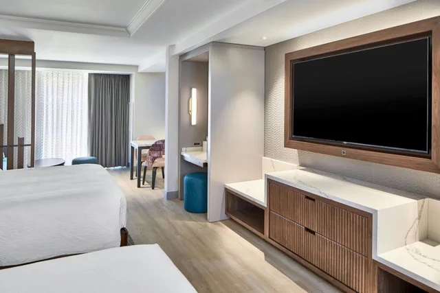 Room, King Bed, Partial View, Large، Residence Inn by Marriott Nashville Downtown/Convention Center 3/10