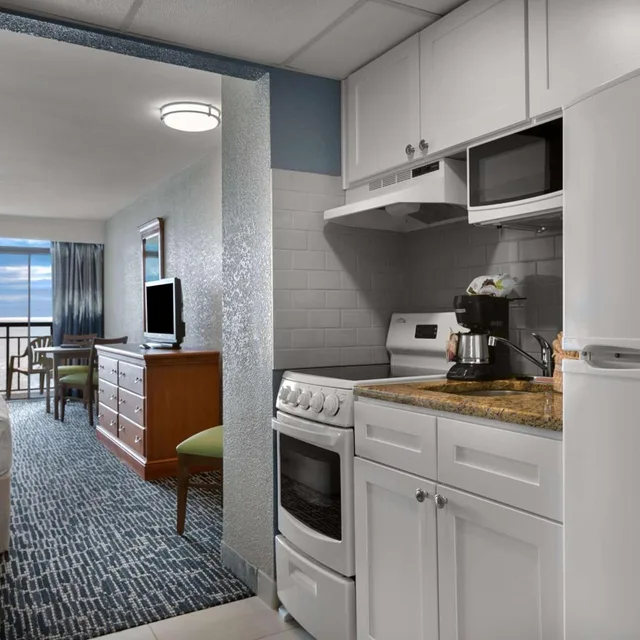 Room, 2 Queen Beds, Ocean Front, Balcony, North Wing، Dayton House Resort, BW Signature Collection 4/5